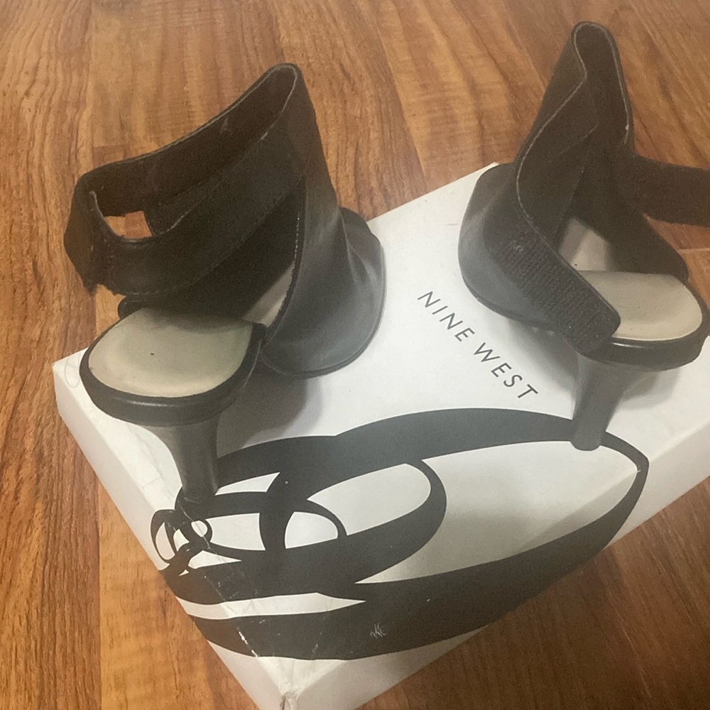Nine West Black Elegant Sculptural Heels